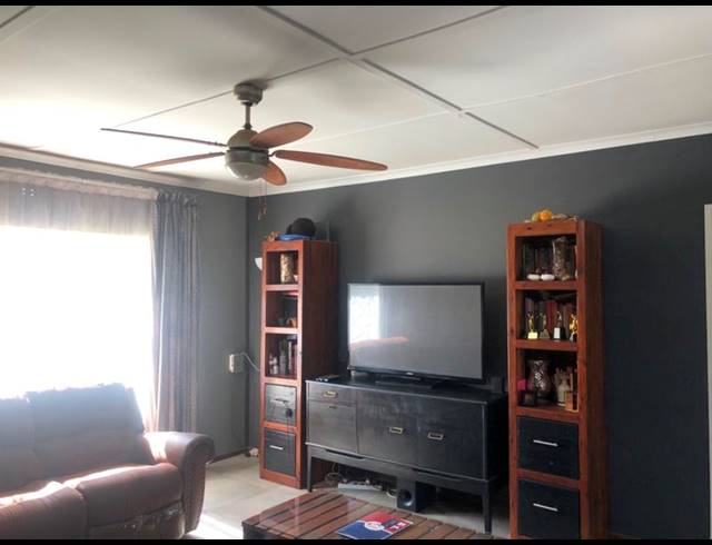 4 BEDROOM HOUSE FOR SALE IN KLOPPERPARK